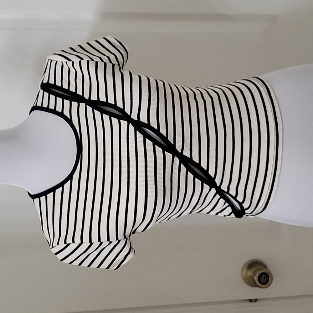 Wild Fable Size M Cream and Black Cutout Diagonal Front Ribbed Cropped T-Shirt